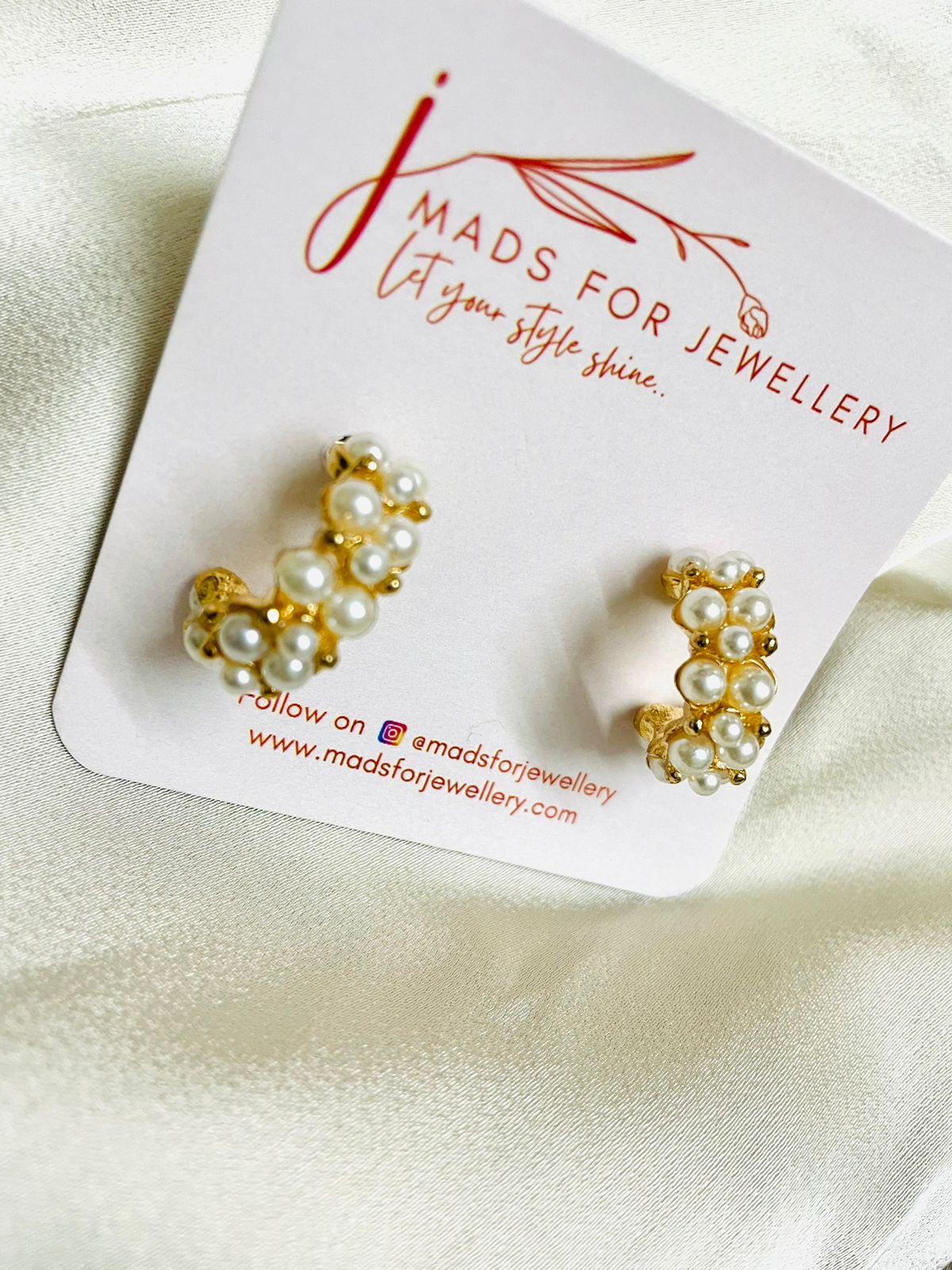 Golden Pearl Curved Loops